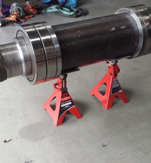 Overhaul of drive shaft and running gear.